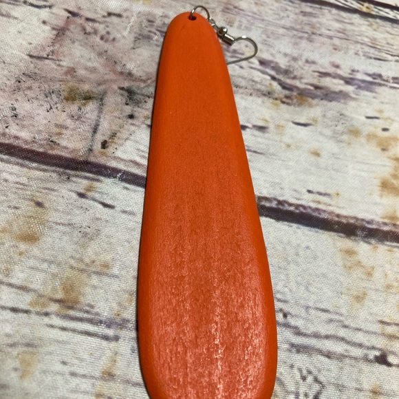 Orange long drop wood earrings - Picture 2 of 2